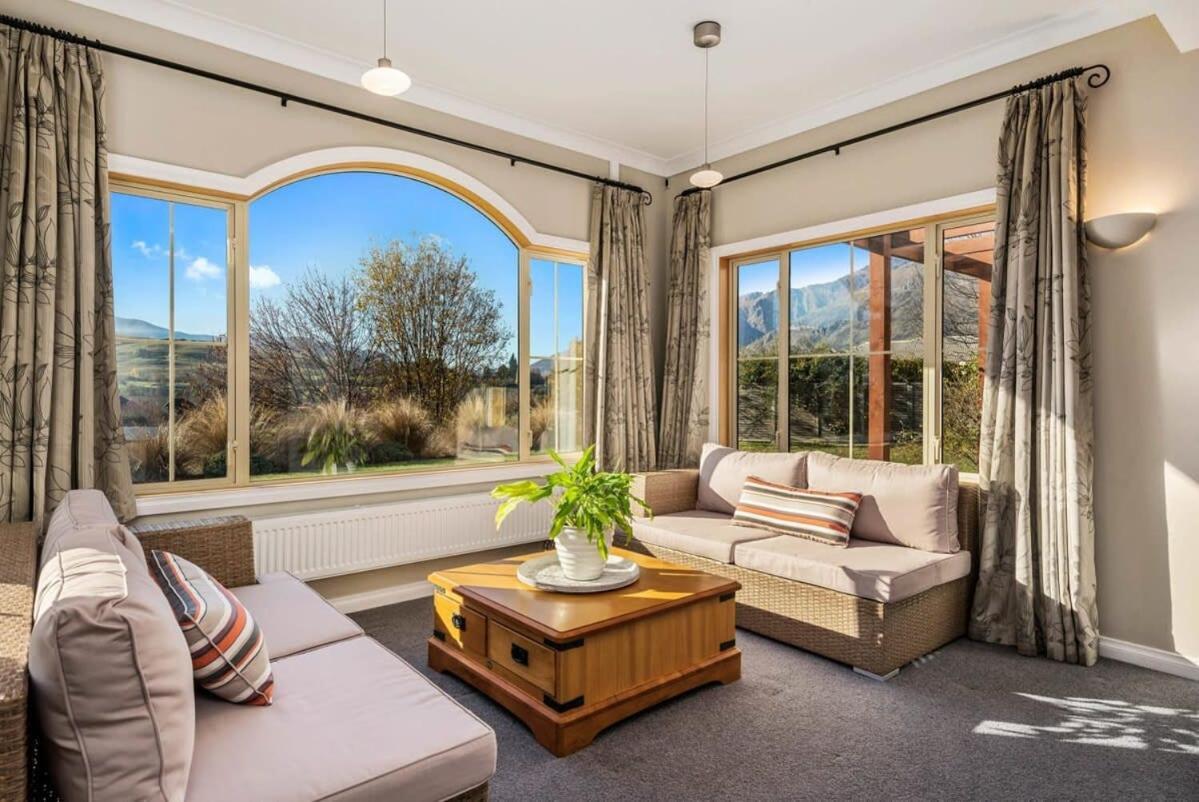 Paeroa View Villa Куийнстаун Екстериор снимка